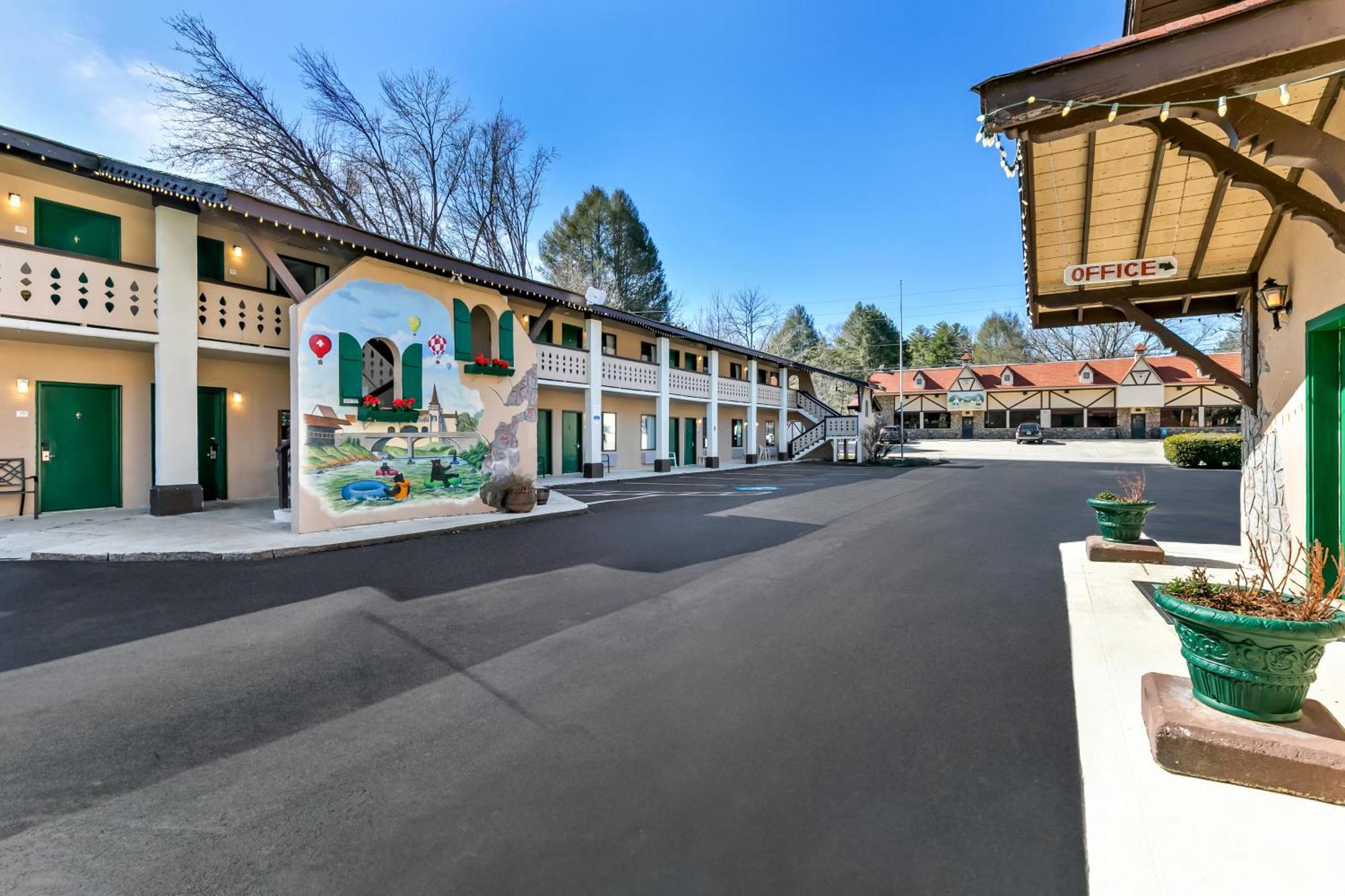 Quality Inn Downtown Helen Exterior photo