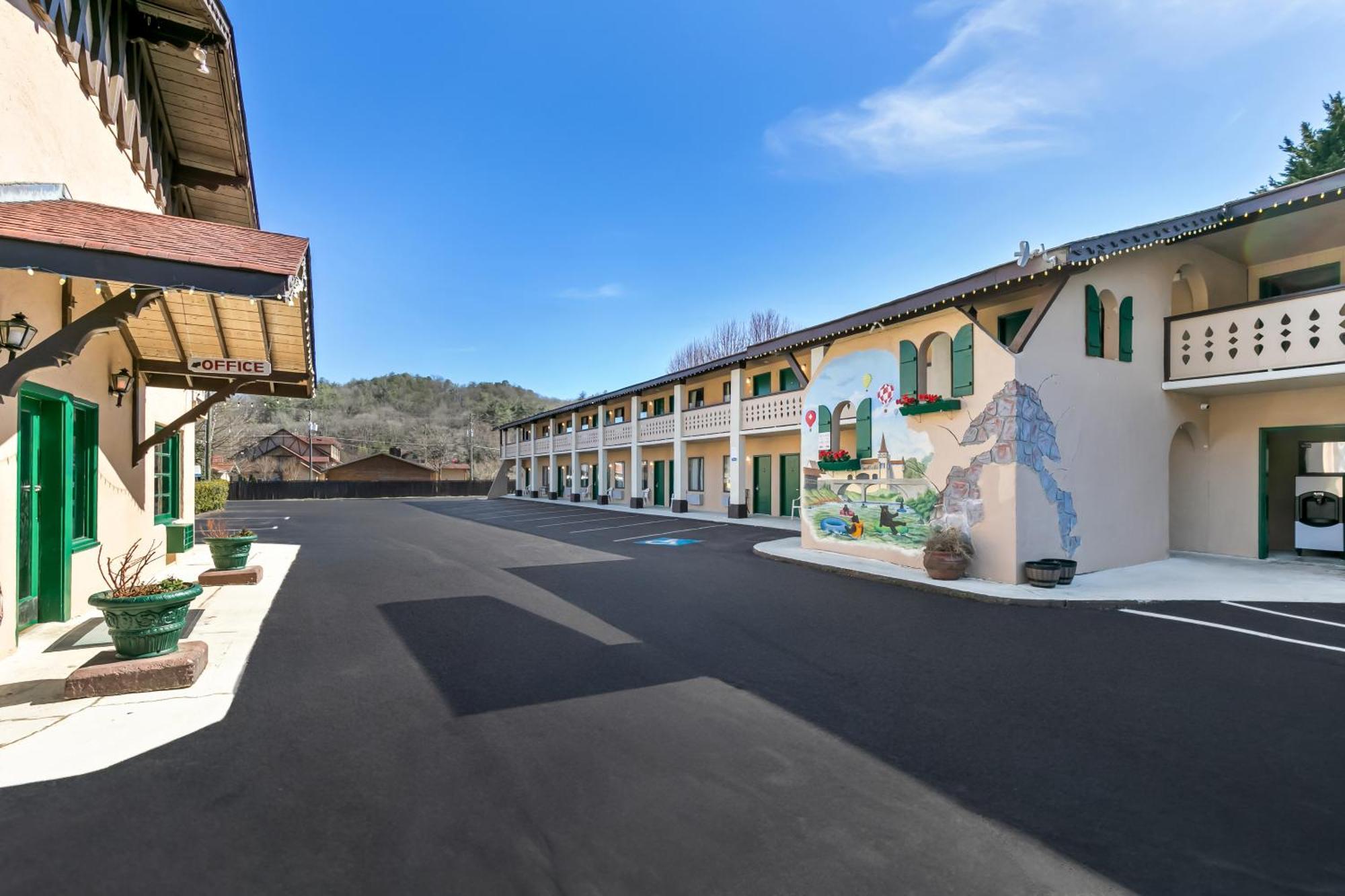 Quality Inn Downtown Helen Exterior photo